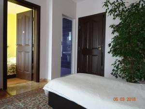 Cama o camas de una habitación en House Rezvaya with rooms for rent