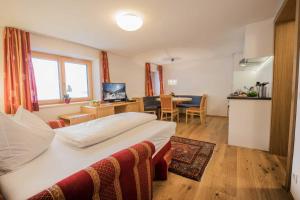 TV a/nebo společenská místnost v ubytování Caroline's Appartement