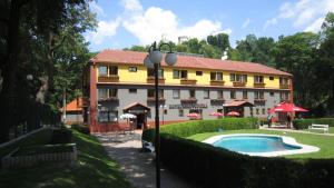 Bazén v ubytování Apartmány v rodinném domě nebo v jeho okolí