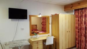 TV a/nebo společenská místnost v ubytování Alborada Apart Hotel