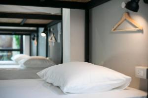 Voodi või voodid majutusasutuse Sleeping Well Chiangkhong toas