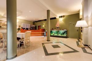 a living room with a table and a fish tank at Villa Plaza in Warsaw