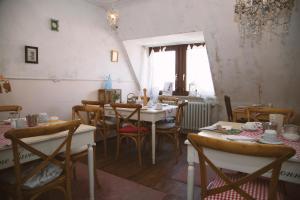 a dining room with tables and chairs and a window at Hotel Barbarossa Garni in Würzburg