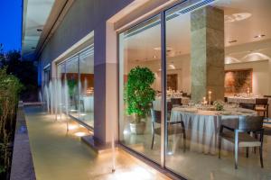 a dining room with a table and chairs at Enea Hotel Pomezia in Pomezia