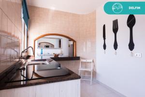 Kuchyň nebo kuchyňský kout v ubytování Fronton Whale Apartamentos + 35 fotografií