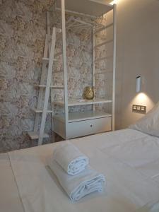 Postel nebo postele na pokoji v ubytování Hotel San Nikolas Sea Views