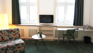 TV a/nebo společenská místnost v ubytování Hotel Thormählen