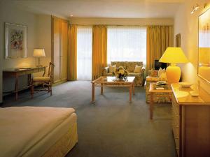 A seating area at Hotel Seehof