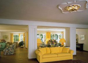 A seating area at Hotel Seehof