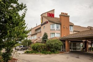 a hotel with a m inn sign on top of it at Monte Carlo Inn Oakville Suites in Oakville
