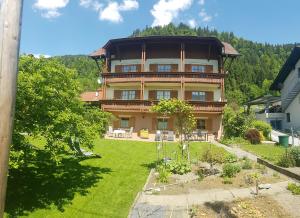 Fotografie z fotogalerie ubytování Gästehaus Struggl v destinaci Steindorf am Ossiacher See