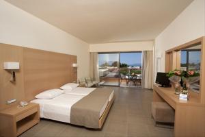Postel nebo postele na pokoji v ubytování Island Blue Hotel