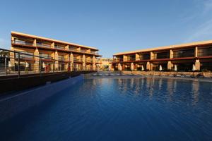 Bazén v ubytování Island Blue Hotel nebo v jeho okolí