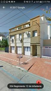 El edificio en el que está el departamento