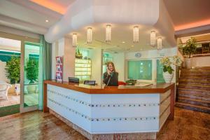 Vstupní hala nebo recepce v ubytování Hotel Smeraldo + 22 fotografií