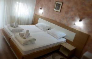 Postel nebo postele na pokoji v ubytování Lux Apartmani