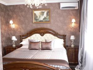 A bed or beds in a room at Hotel Novorossiysk