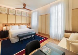 Postel nebo postele na pokoji v ubytování H10 Madison 4* Sup