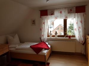 A bed or beds in a room at Ferienhaus Günther