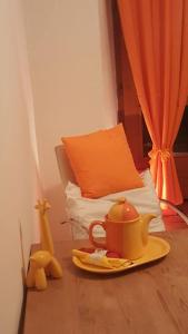 a room with a tea pot on a plate and a bed at Penzion-apartmán U Johana in Moravská Třebová