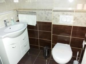Kúpeľňa v ubytovaní Kaiser Apartman