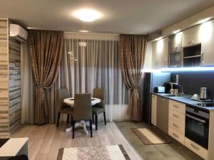 a kitchen and dining room with a table and chairs at Apartments Park Place in Sandanski +7 photos
