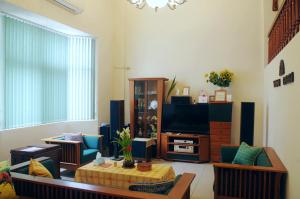 TV a/nebo společenská místnost v ubytování Homestyle Homestay