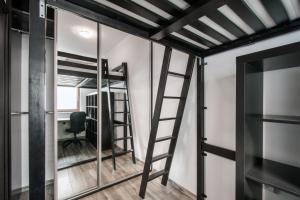 Poschodová posteľ alebo postele v izbe v ubytovaní P&O Serviced Apartments GOCLAW