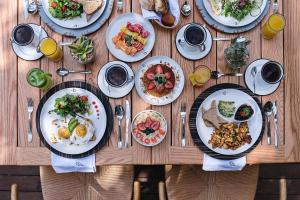 Επιλογές μεσημεριανού ή/και δείπνου για τους επισκέπτες του Colonte Hotel Origen