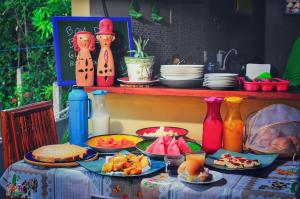 As opções de pequeno-almoço disponíveis para os hóspedes de Farofa Loca Hostel