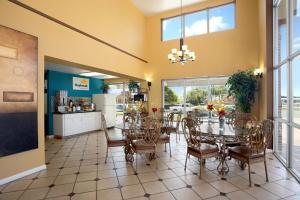 a dining room with a table and chairs at Days Inn by Wyndham Conway in Conway