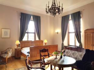 a living room with a bed and a table and chairs at Zamek Joannitów in Łagów