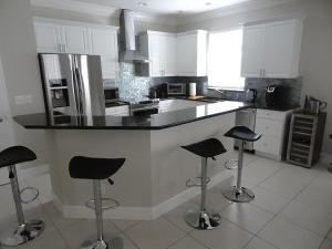 A kitchen or kitchenette at Luxury and the beach