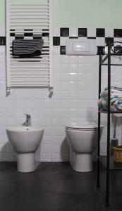 A bathroom at La Casetta B&B