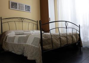 A bed or beds in a room at La Casetta B&B