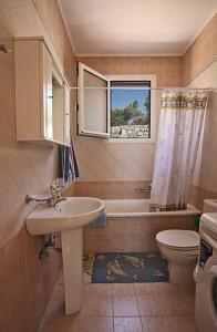 Koupelna v ubytování Elena-Pelagia Villas