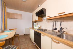 Kuchyň nebo kuchyňský kout v ubytování Appartement Roland