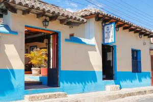 a blue and white building with a door at MESÓN DE LOS ÁNGELES in Comitán