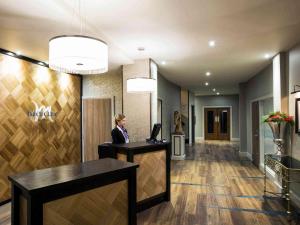The lobby or reception area at Mercure Doncaster Centre Danum Hotel