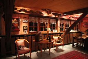 a bar with a table and two chairs at Guest House Chalet Saint Roch in Albiez-Montrond
