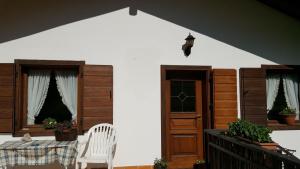 A balcony or terrace at La Casetta nelle Dolomiti