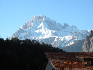 A general mountain view or a mountain view taken from Az apartmant