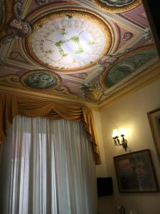 Afbeelding uit fotogalerij van Old Taverna Sorrentina in Sorrento