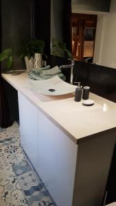 a white counter with two cups on top of it at Gite See You Soon - Studio Zen in Colmar +30 photos