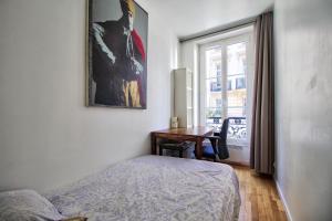 Foto dalla galleria di LEGENDARY RUE DU TEMPLE 4/5 bedrooms a Parigi