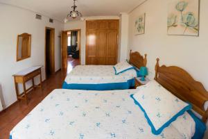 A bed or beds in a room at Apartamentos Rurales El Prado