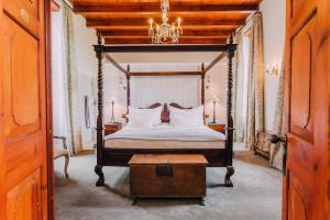 A bed or beds in a room at Diamant Estate