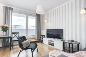 Televízia a/alebo spoločenská miestnosť v ubytovaní Elite Apartments Marine Suite