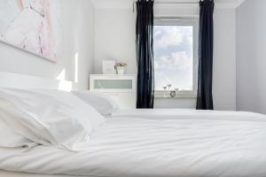 Posteľ alebo postele v izbe v ubytovaní Elite Apartments Marine Suite