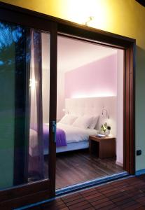 A bed or beds in a room at Bed&Garden